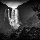 Wasserfall im strömenden Regen