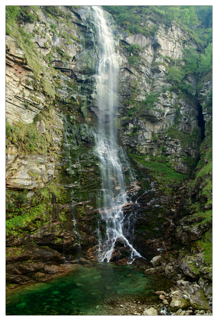 Wasserfall im Valle Verzasca