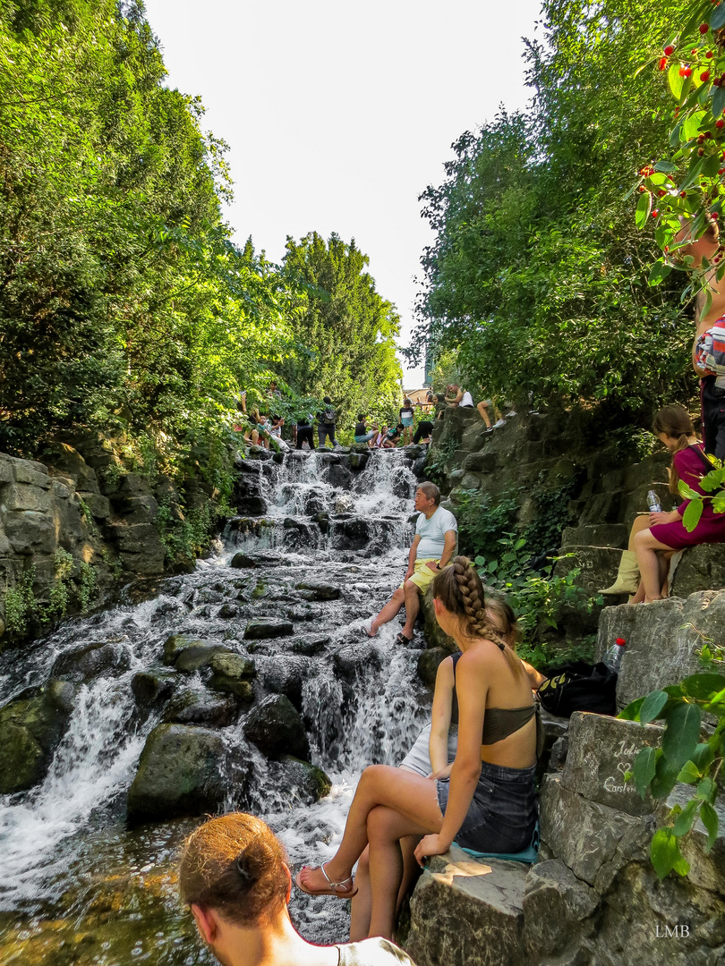 Wasserfall im Viktoriapark