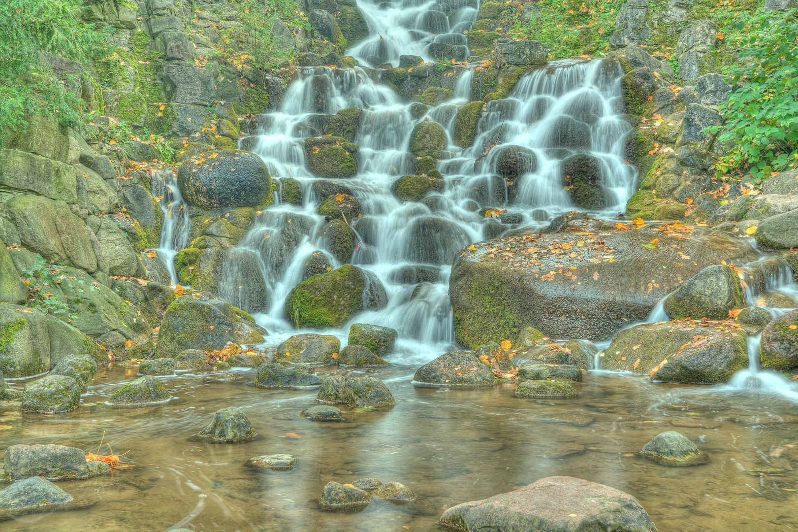 Wasserfall im Viktoriapark in Berlin Kreuzberg III