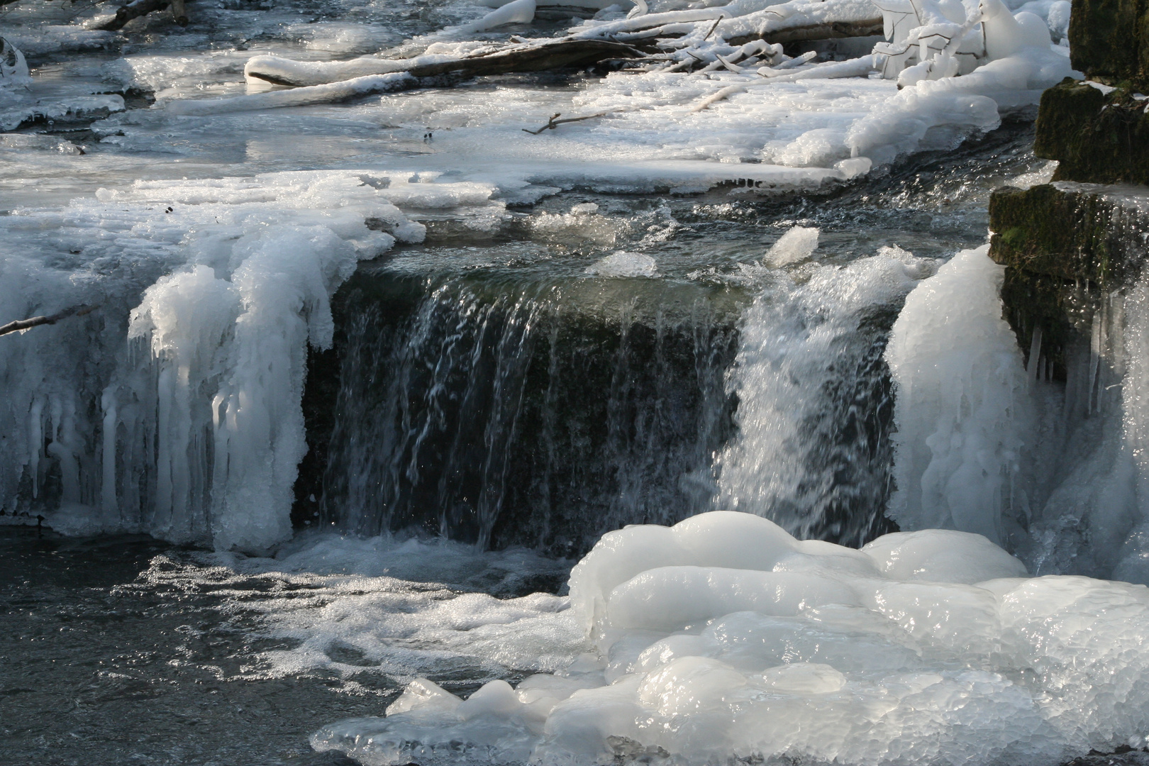 Wasserfall im Winter