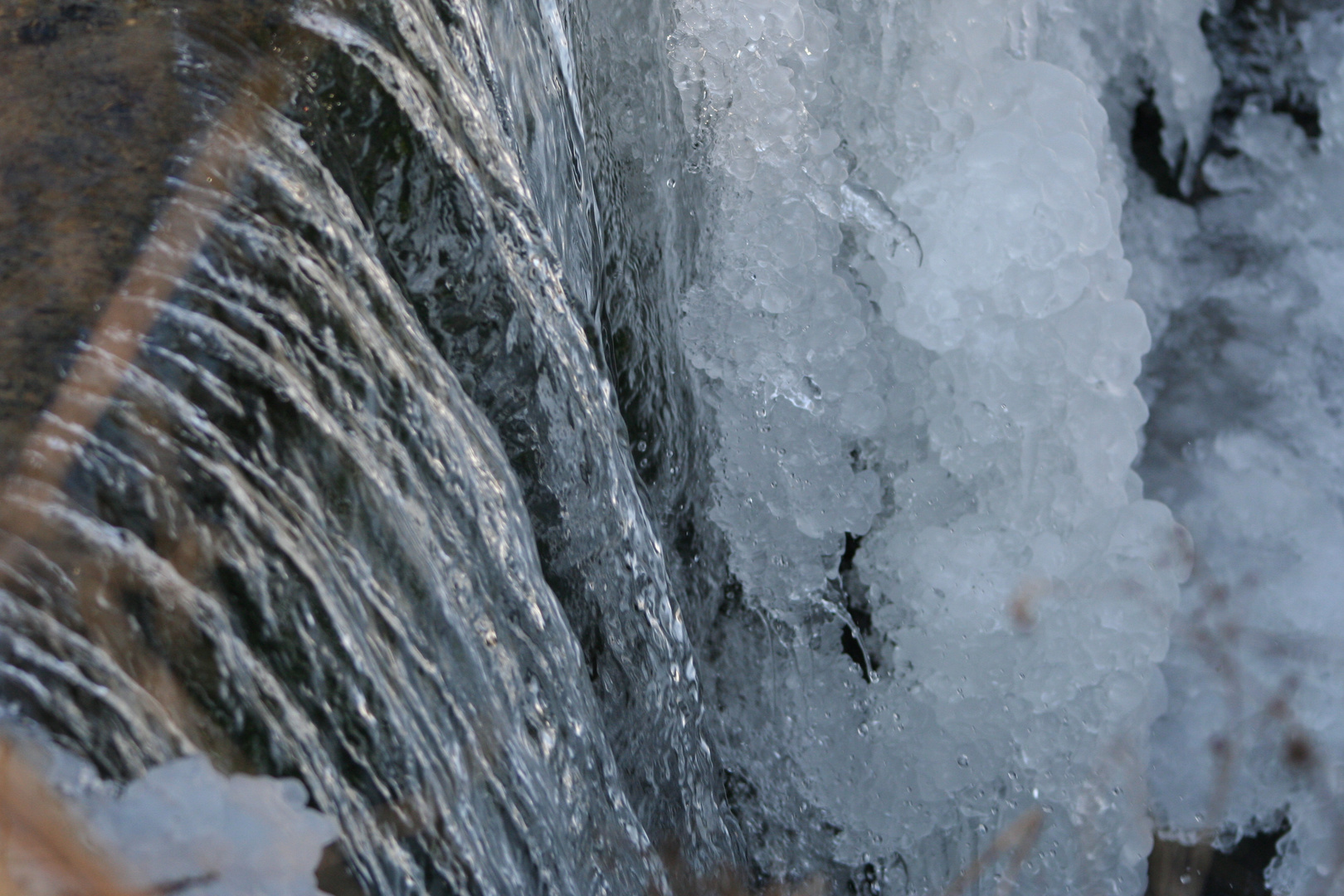 Wasserfall im Winter