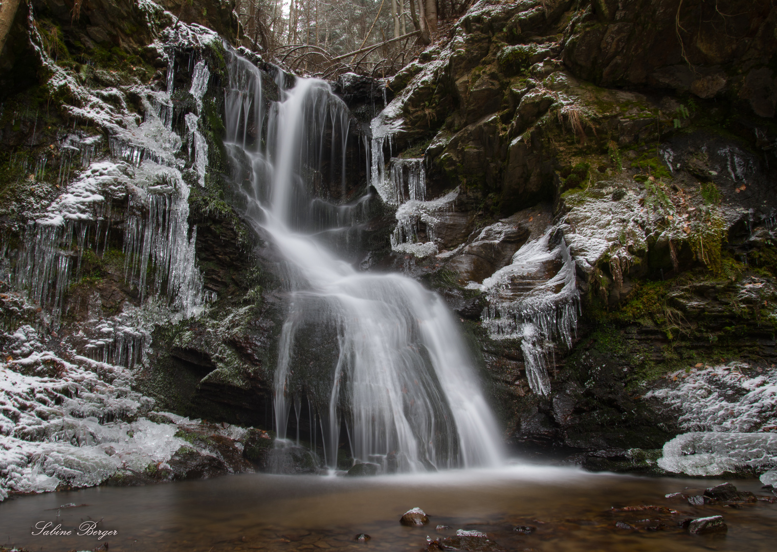 Wasserfall im Winter