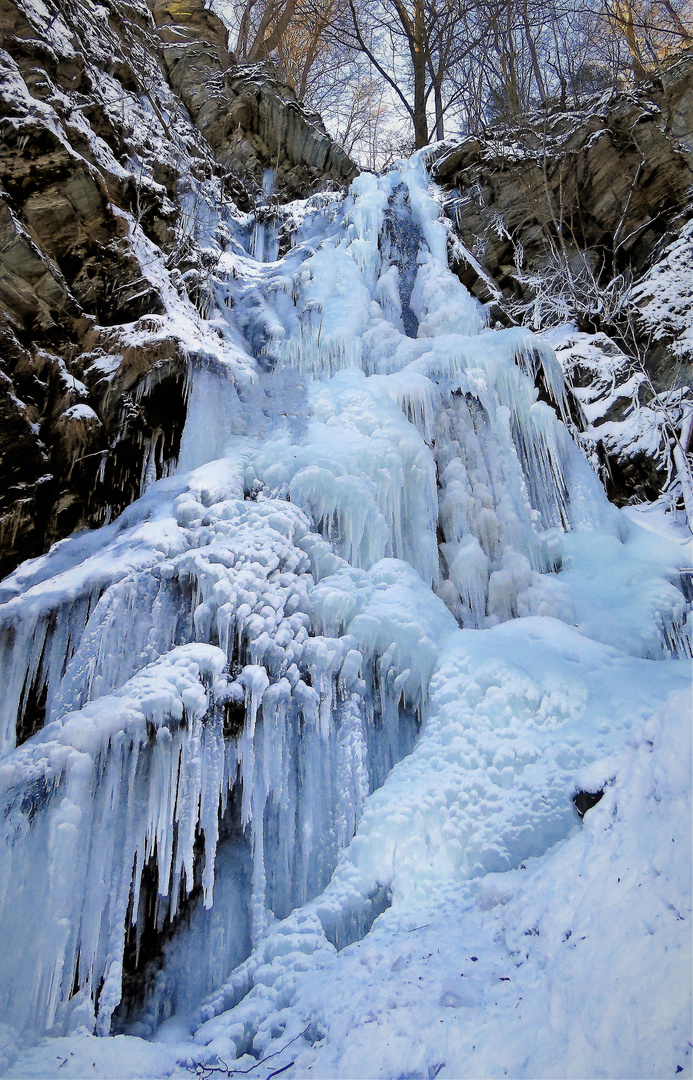 Wasserfall im Winter