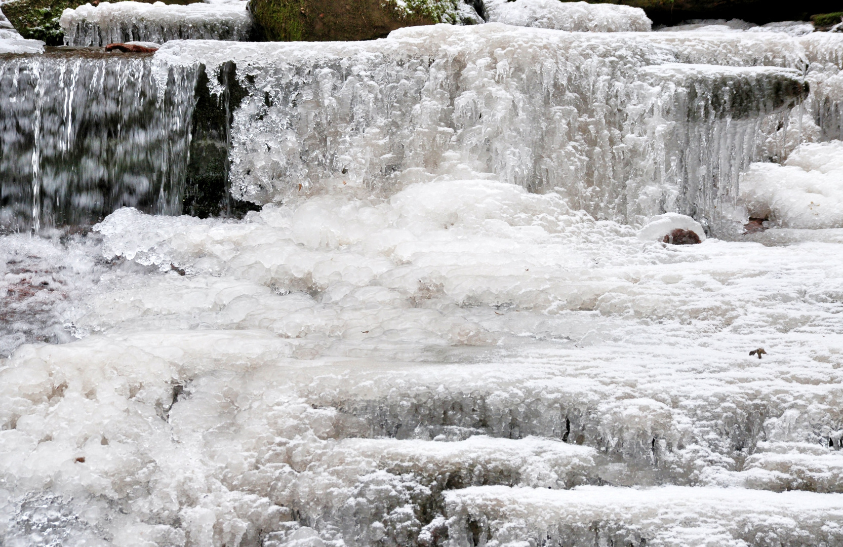 Wasserfall im Winterkleid .......