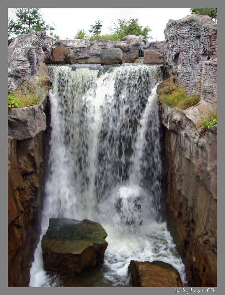 Wasserfall im Zoo Gelsenkirchen