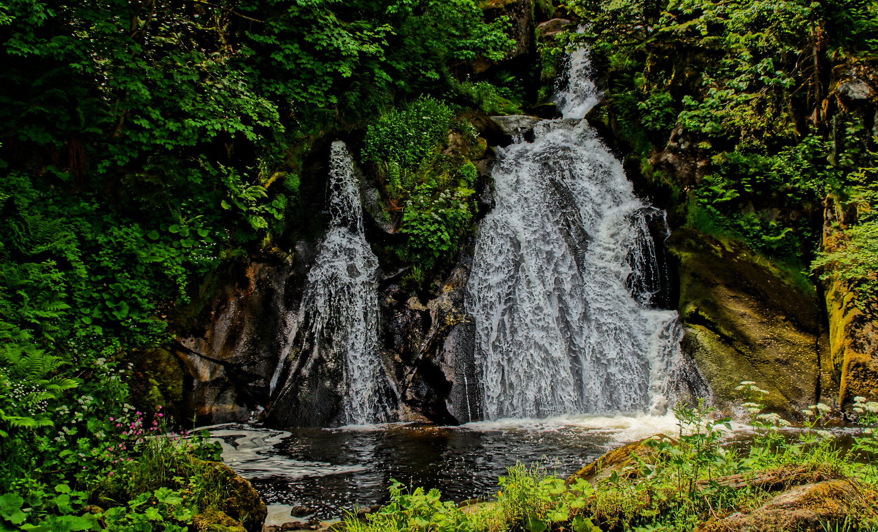 Wasserfall in atemberaubendem HDR