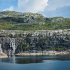 Wasserfall in Berglandschaft