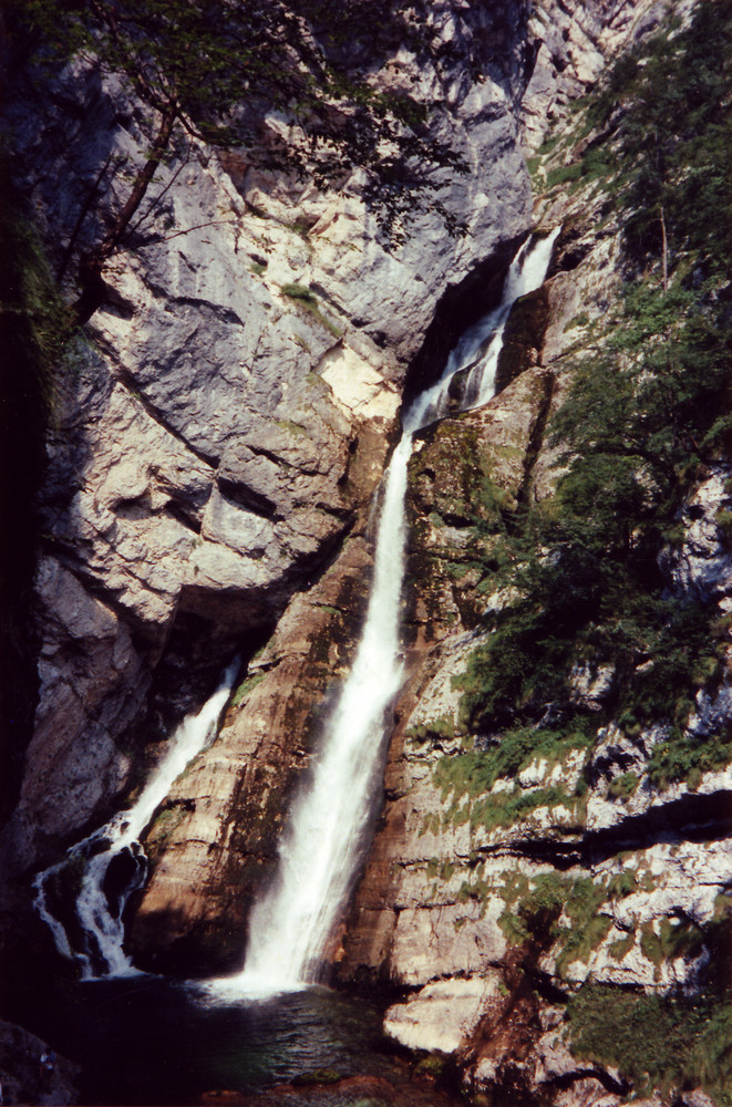 Wasserfall in Bled, Slowenien von Martina Lina Hirschpiel 