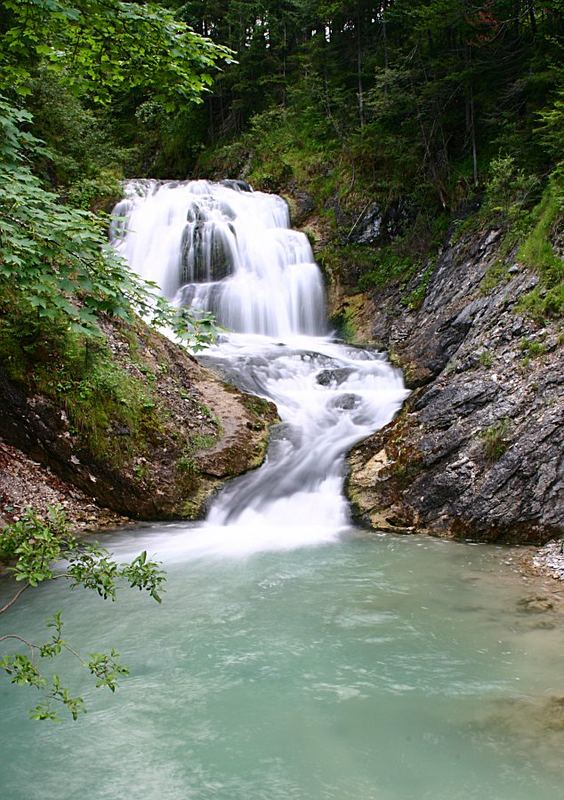 Wasserfall in Dämmerung