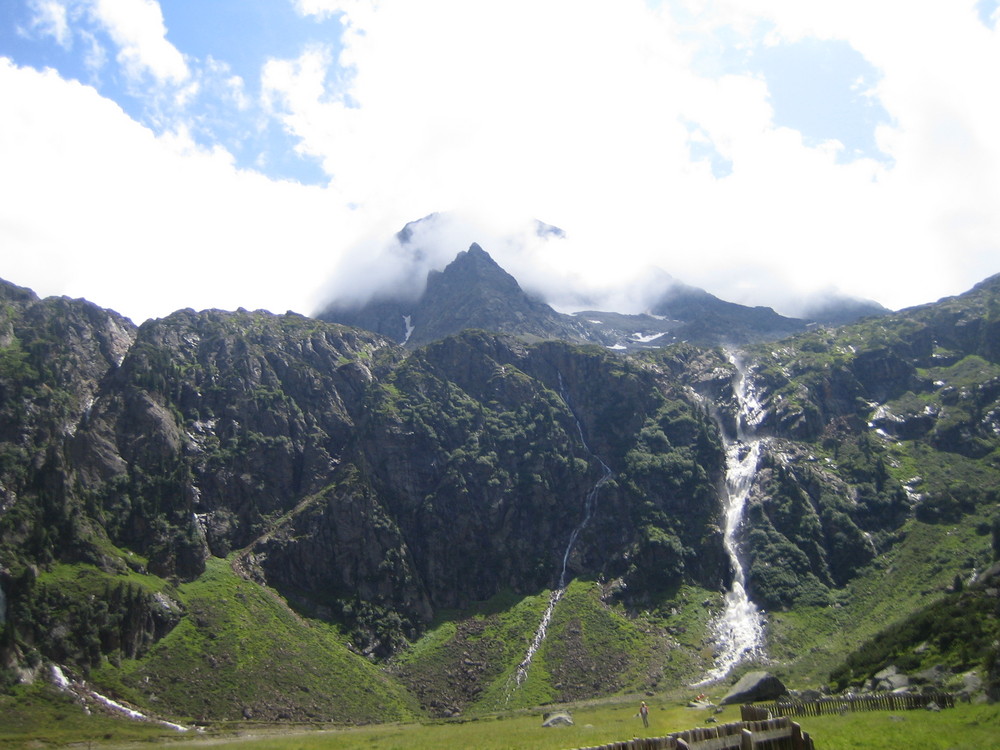 Wasserfall in den Bergen