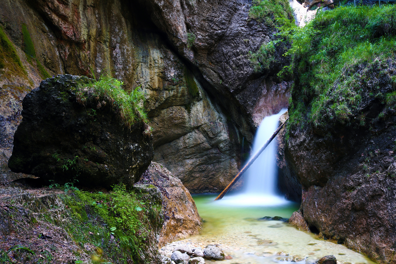 Wasserfall in der Almbachklamm