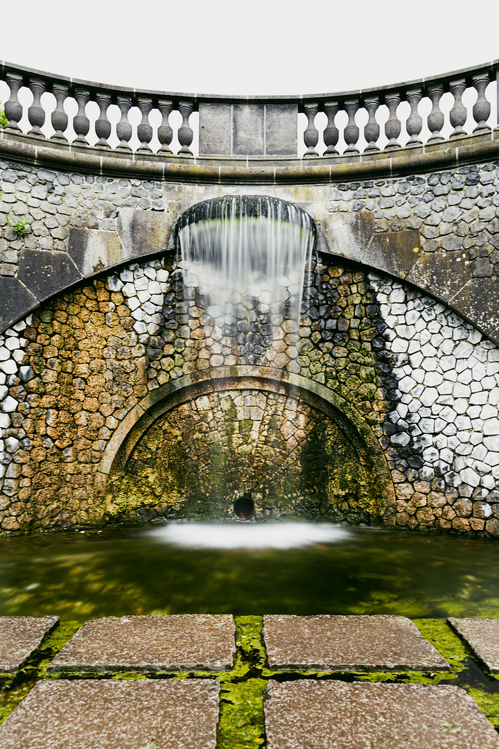 Wasserfall in der Bonner Rheinaue