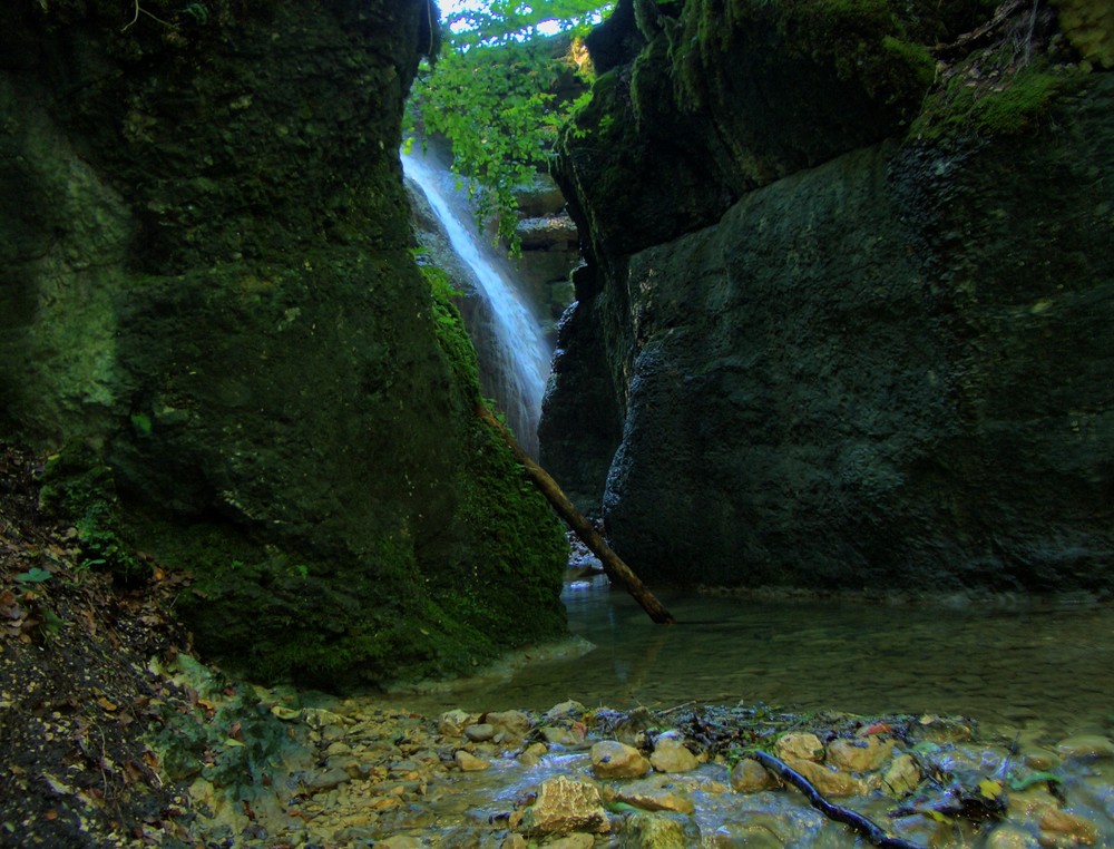 Wasserfall in der Teufelschlucht Schweiz