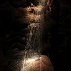 Wasserfall in einer Höhle