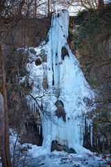 Wasserfall in Januar.