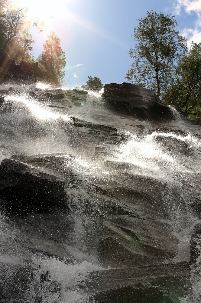 Wasserfall in Mo, in der Nähe von Førde, Norwegen