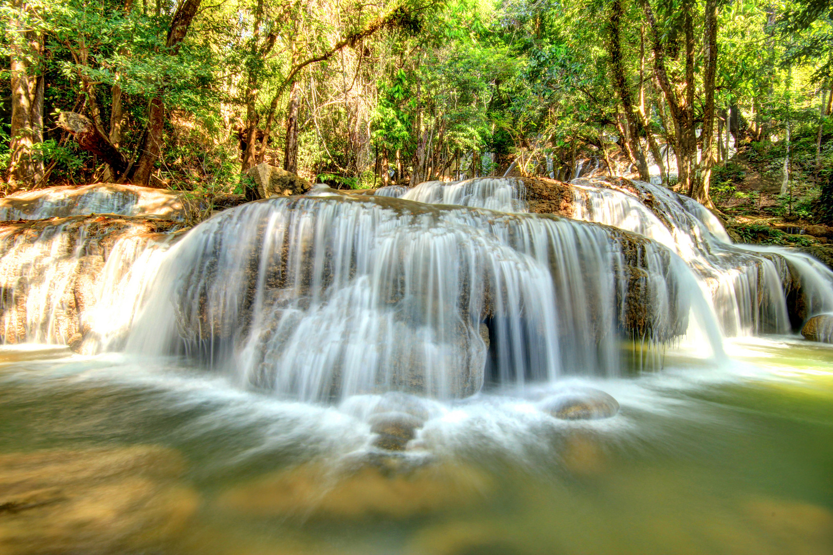 Wasserfall in Nam Tok Say Yok (Thailand)