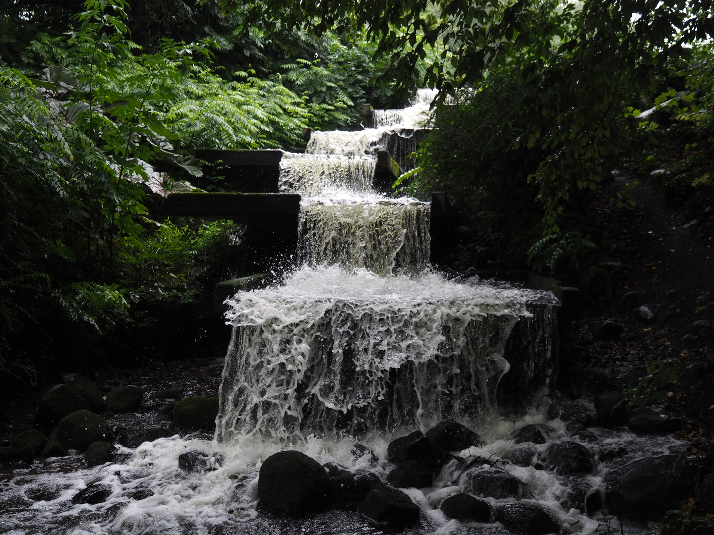 Wasserfall in Planten un Blomen II