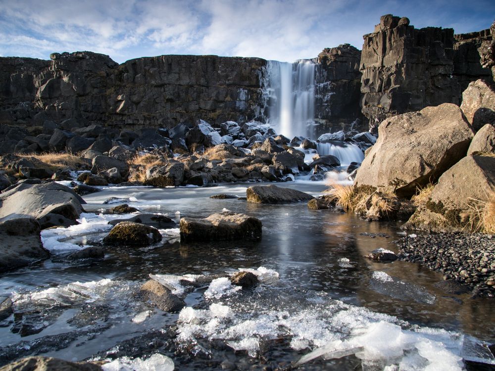 Wasserfall mit Eis