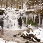 Wasserfall mit Eiszapfen 2