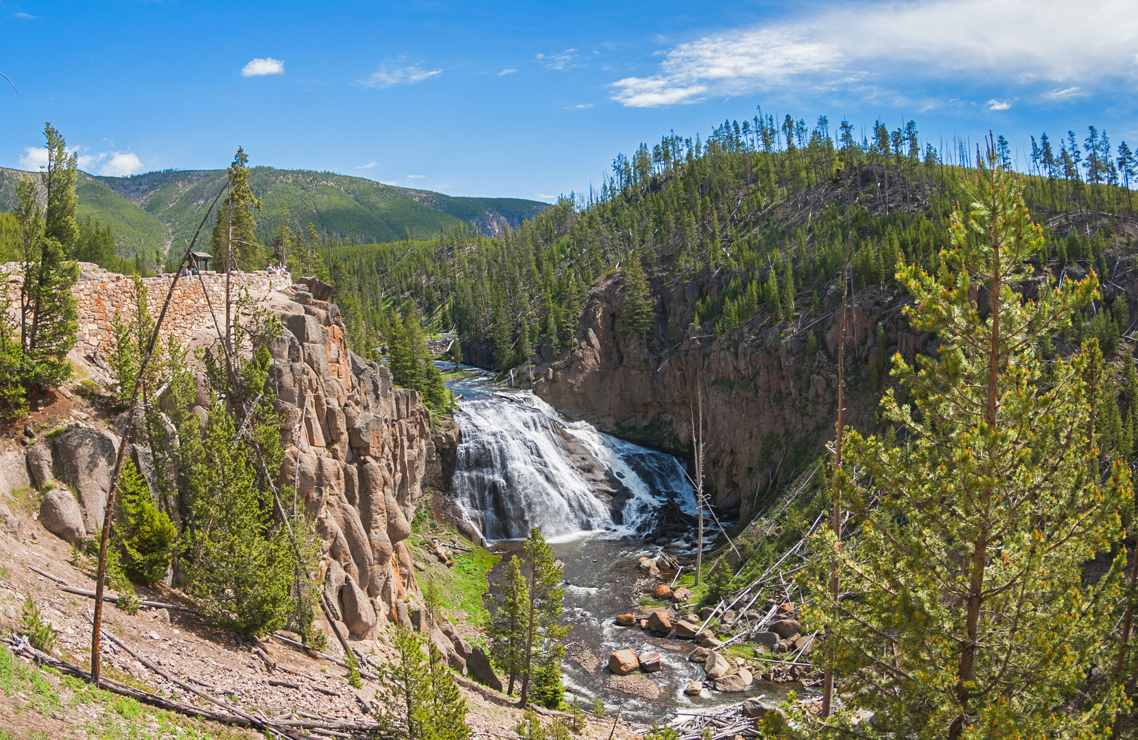 Wasserfall mit Geothermalwasser