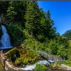  Wasserfall mit Kirche