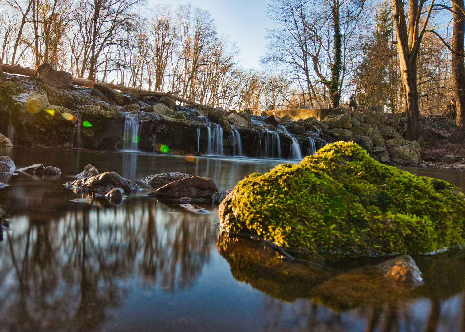 Wasserfall mit moosstein