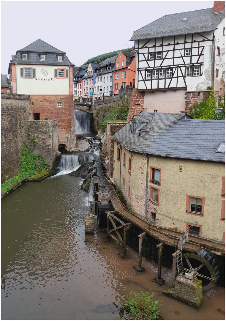 Wasserfall mit Mühle