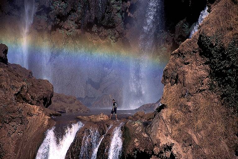 Wasserfall mit Regenbogen