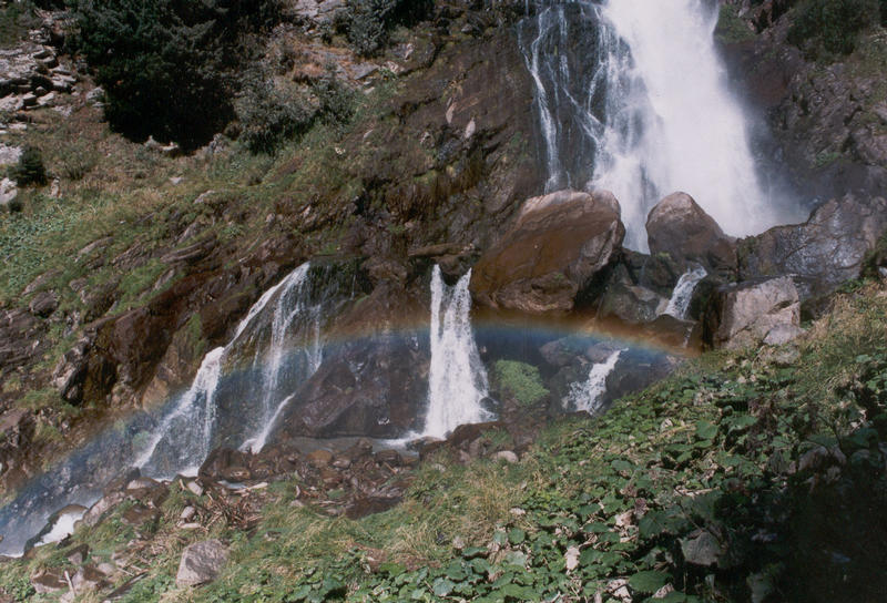 Wasserfall mit Regenbogen