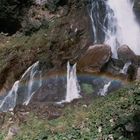 Wasserfall mit Regenbogen