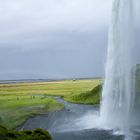 Wasserfall mit Regenbogen auf Island