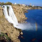 Wasserfall mit Regenbogen