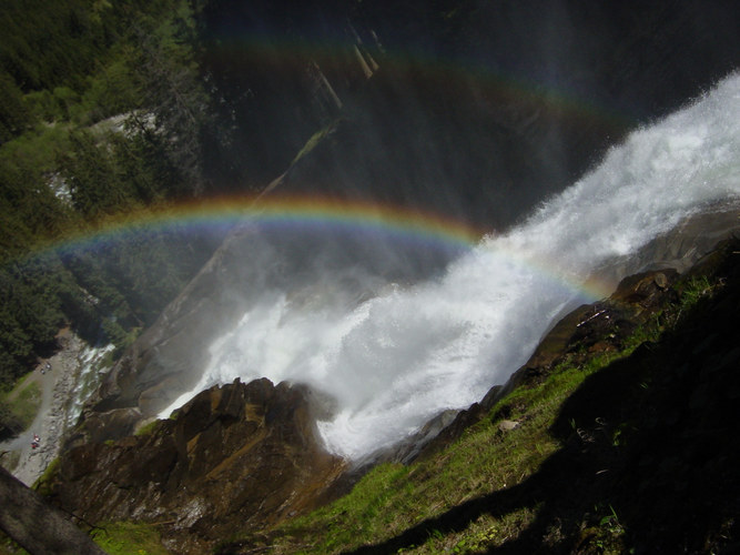 Wasserfall mit Regenbogen