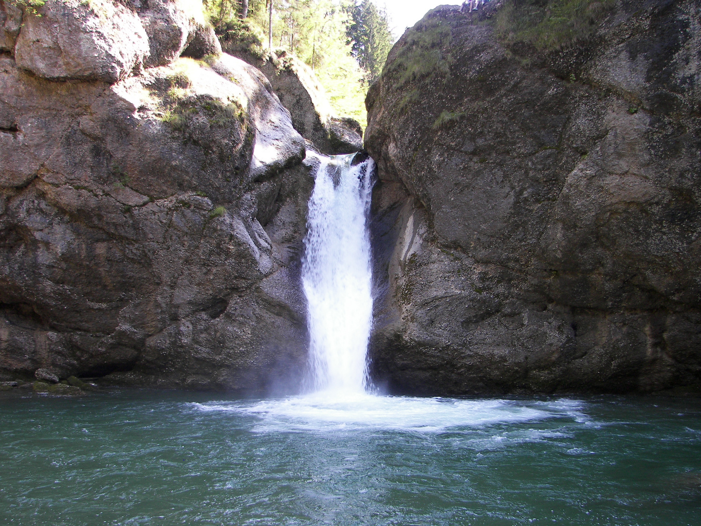 Wasserfall mit See