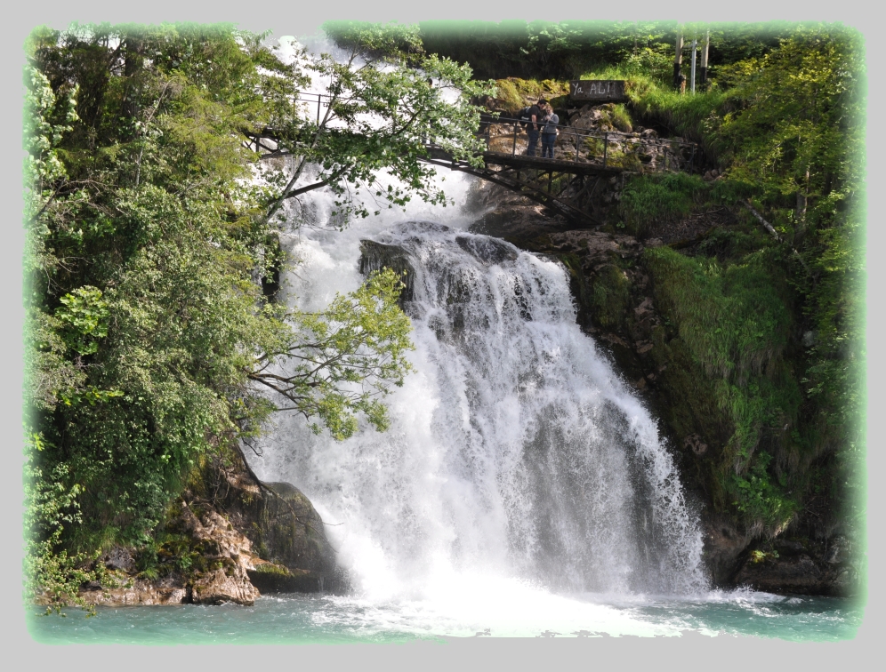 Wasserfall mit seiner ganzen Energie