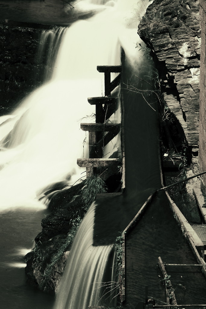 Wasserfall Saarburg in S/W !