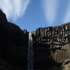 Wasserfall umrahmt von Orgel-Basaltsäulen