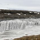 Wasserfall und Schnee