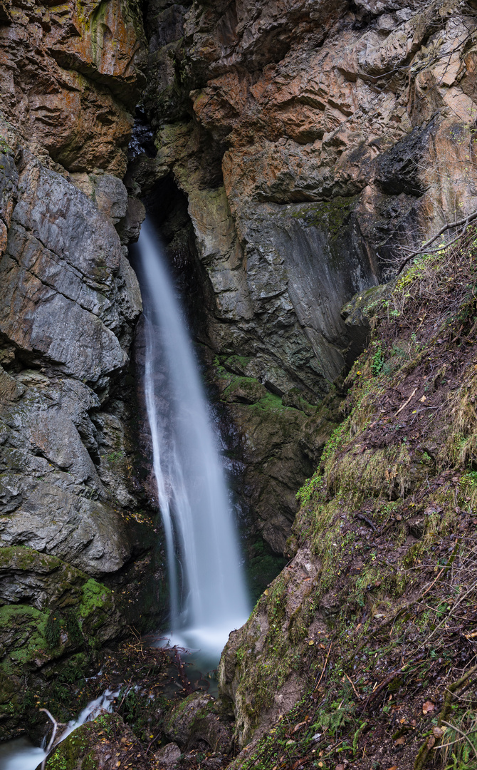 Wasserfall unterm Schloss Klamm