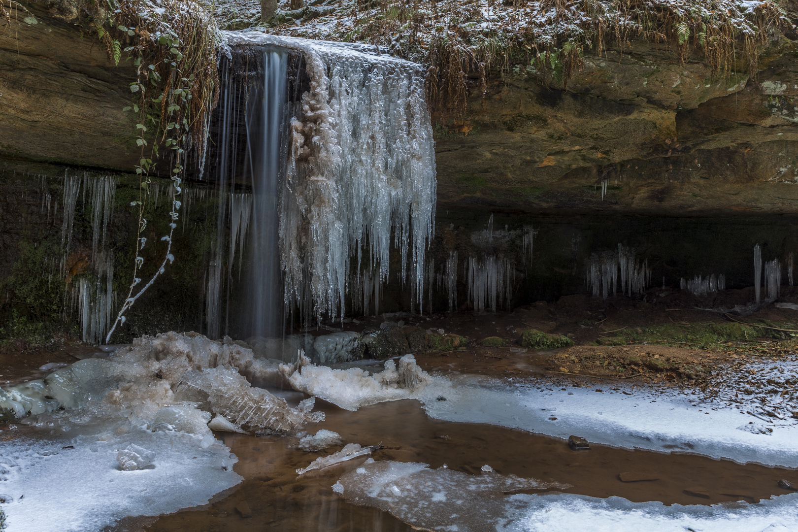 Wasserfall Weihermühle im Winter