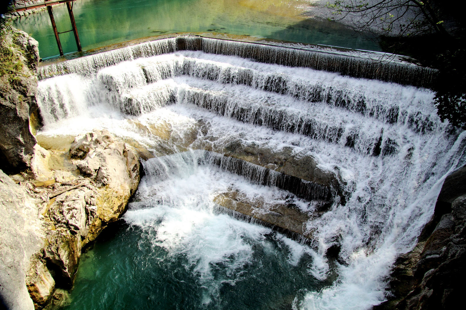 Wasserfall zu Herbstbeginn