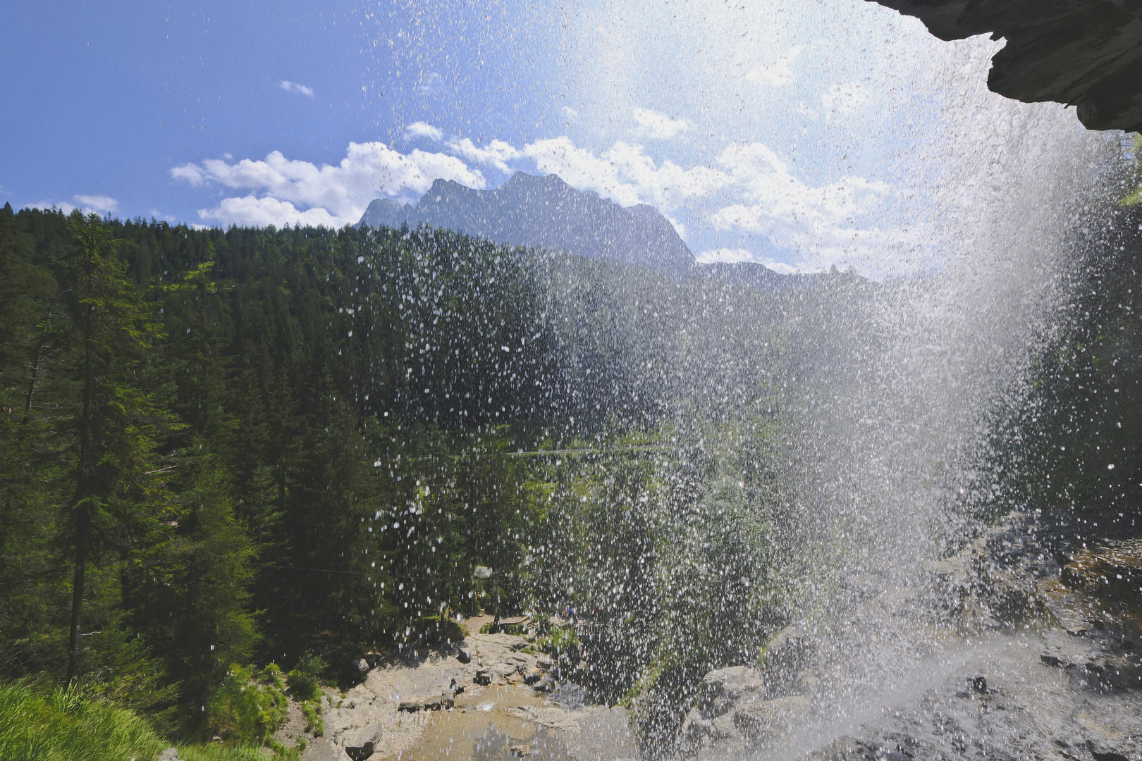 Wasserfall + Zugspitze X732-2 vv