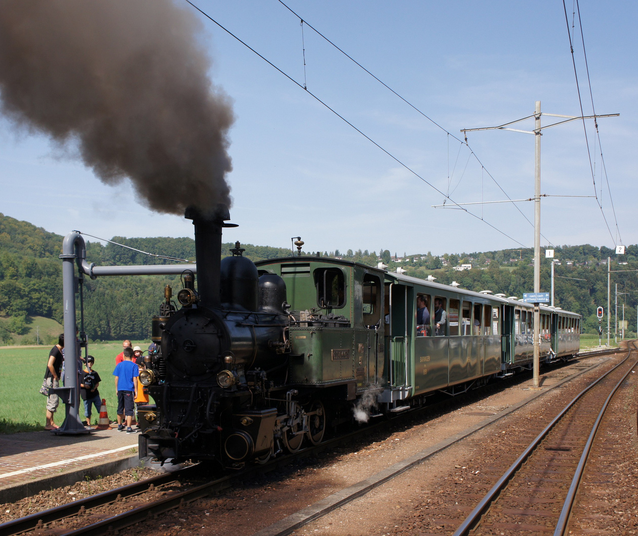 Wasserfassen des Dampfzuges der Waldenburgbahn mit der Lok WB 5 in Bad Bubendorf