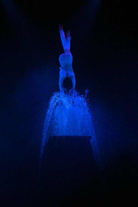 Wasserfinale Tatjanas Handstand-Nr. Flic-Flac Circus