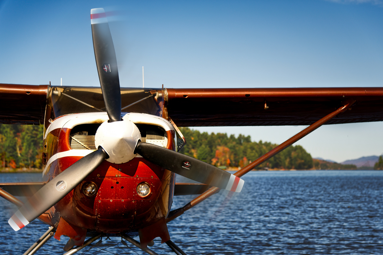 Wasserflugzeug am Lake Chaplain