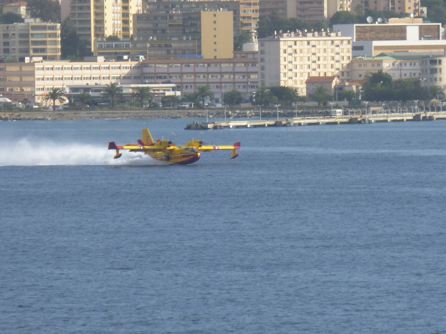 Wasserflugzeug beim Start.....