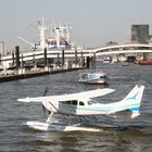 Wasserflugzeug "ClipperAviation" vor Überseebrücke