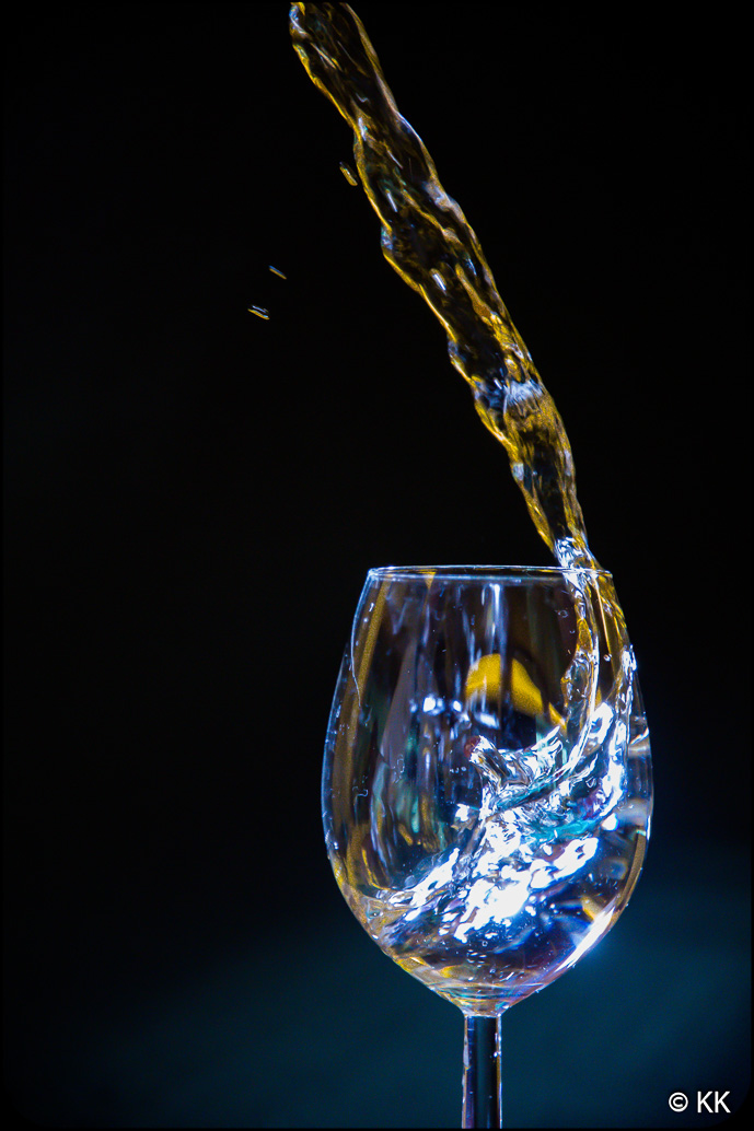 Wasserfontäne aus dem Glas